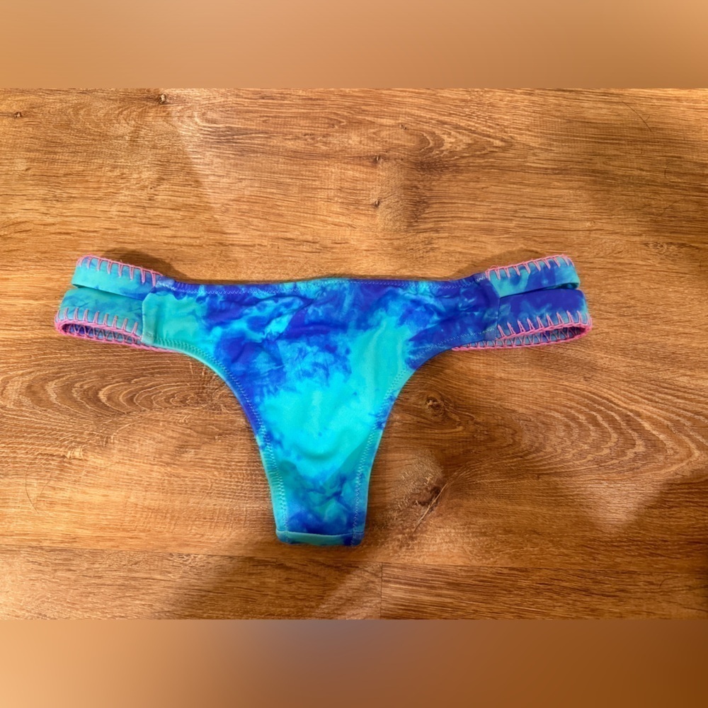 Shade and Shore blue, aqua, and pink bathing suit bottoms​​​​​​​​